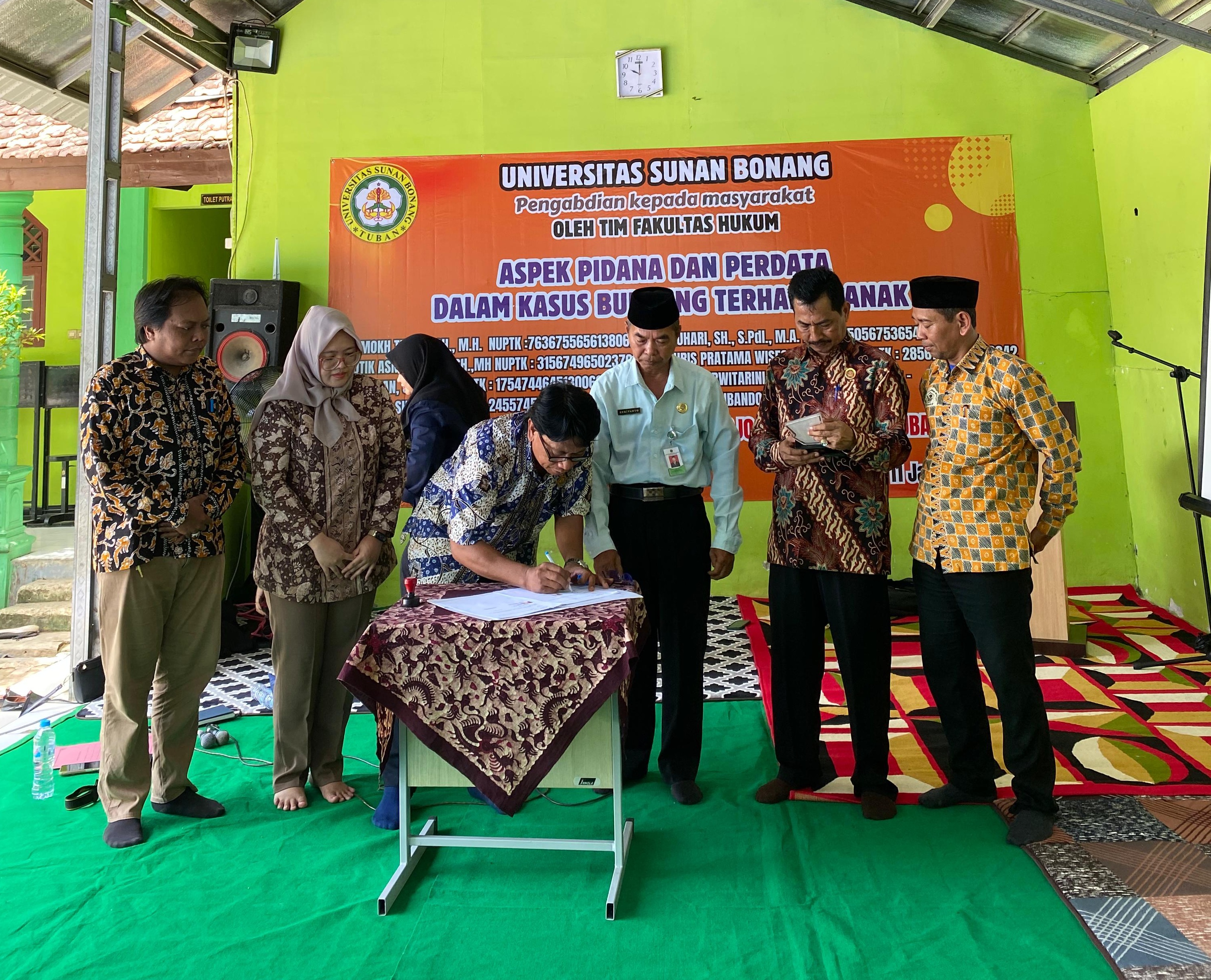 [Gambar Pengabdian Masyarakat]